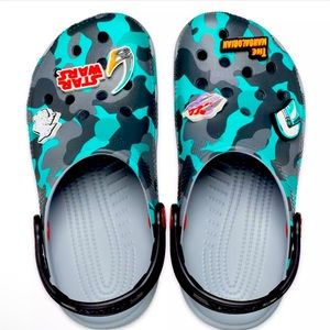 ✨Disney Crocs Star Wars: The Mandalorian. Men’s 6. Women’s 8